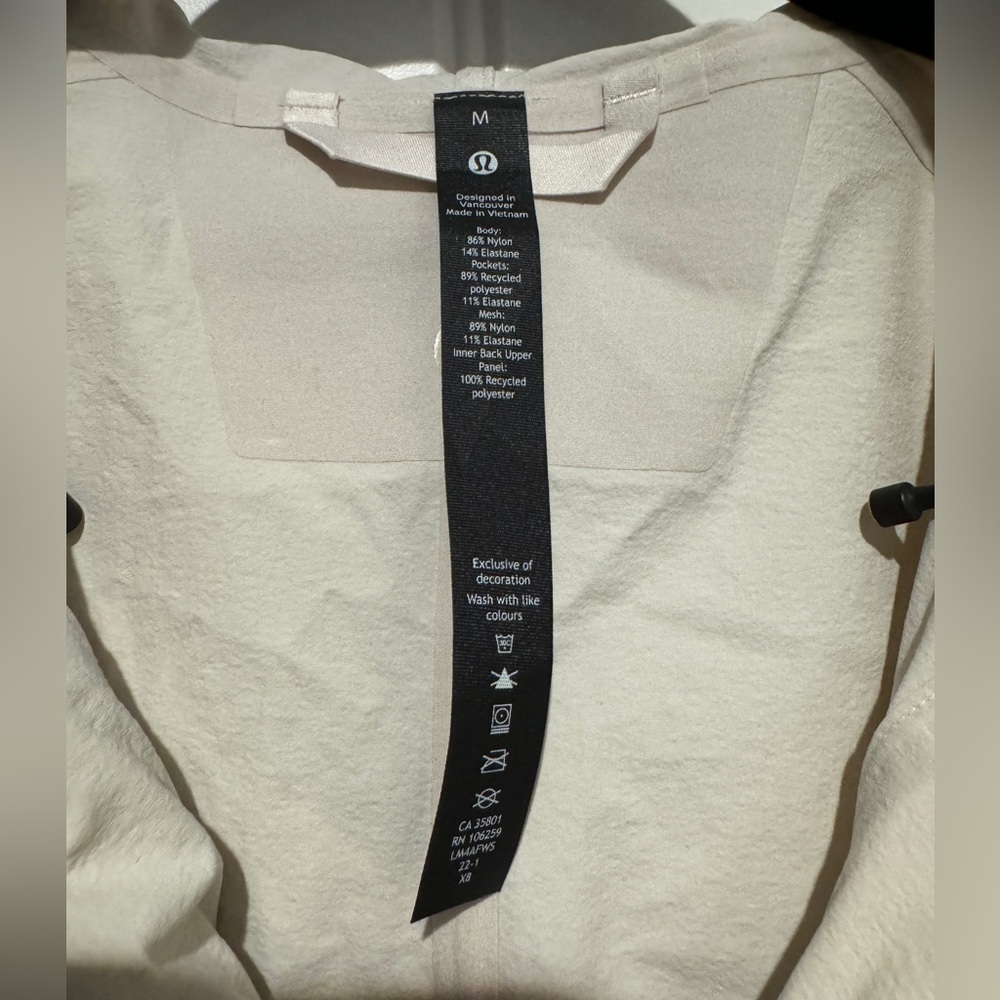 Lululemon Men's Stretch Cargo Jacket - Picture 7 of 10